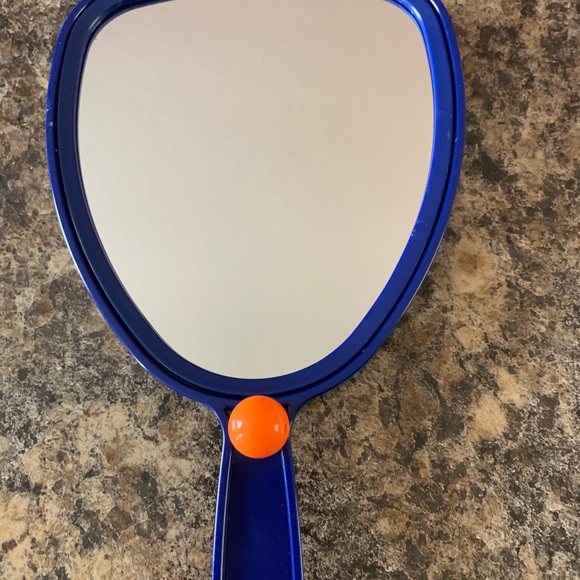 Hand held mirror - Picture 3 of 3